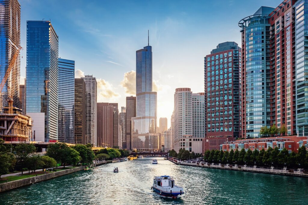 Downtown view of the Chicago River